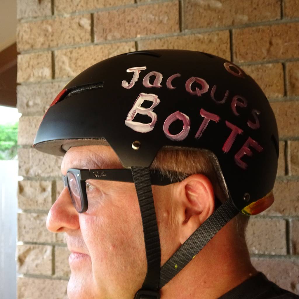 Jacques Botte wearing the helmet hand-painted with his name.
